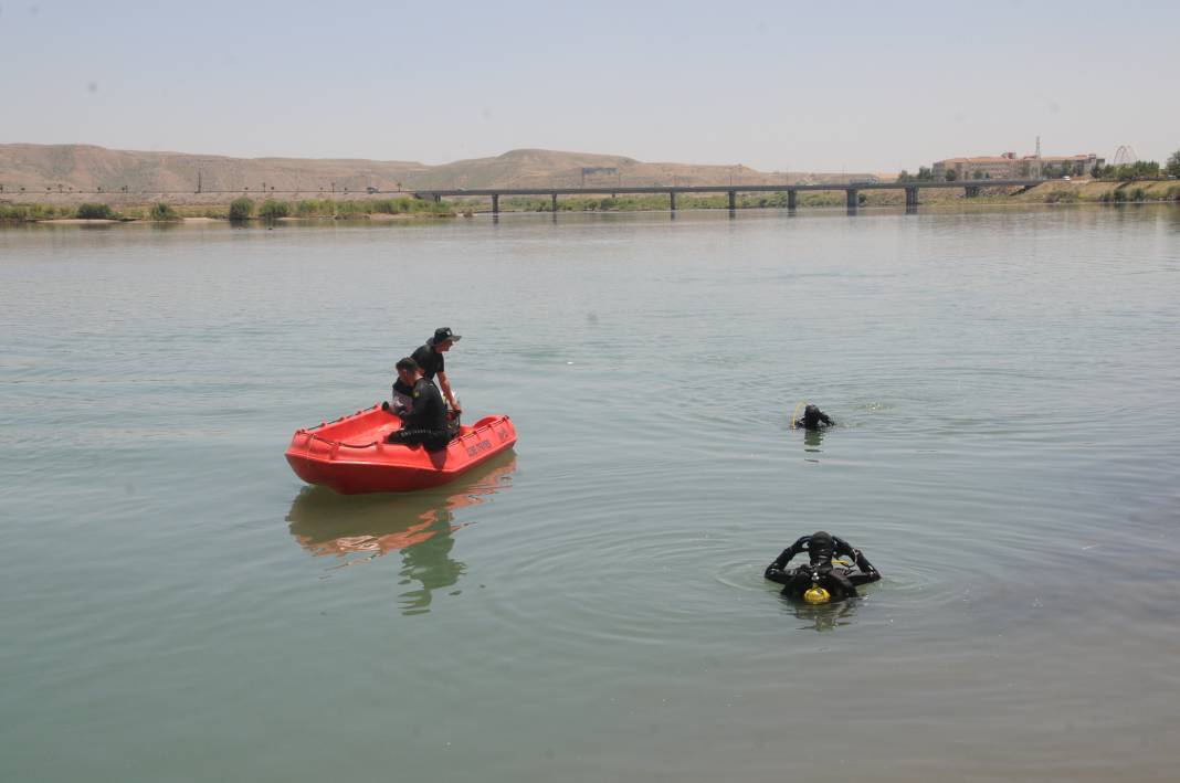 Kayıp kız çocuğu Dicle Nehri’nde aranıyor 19